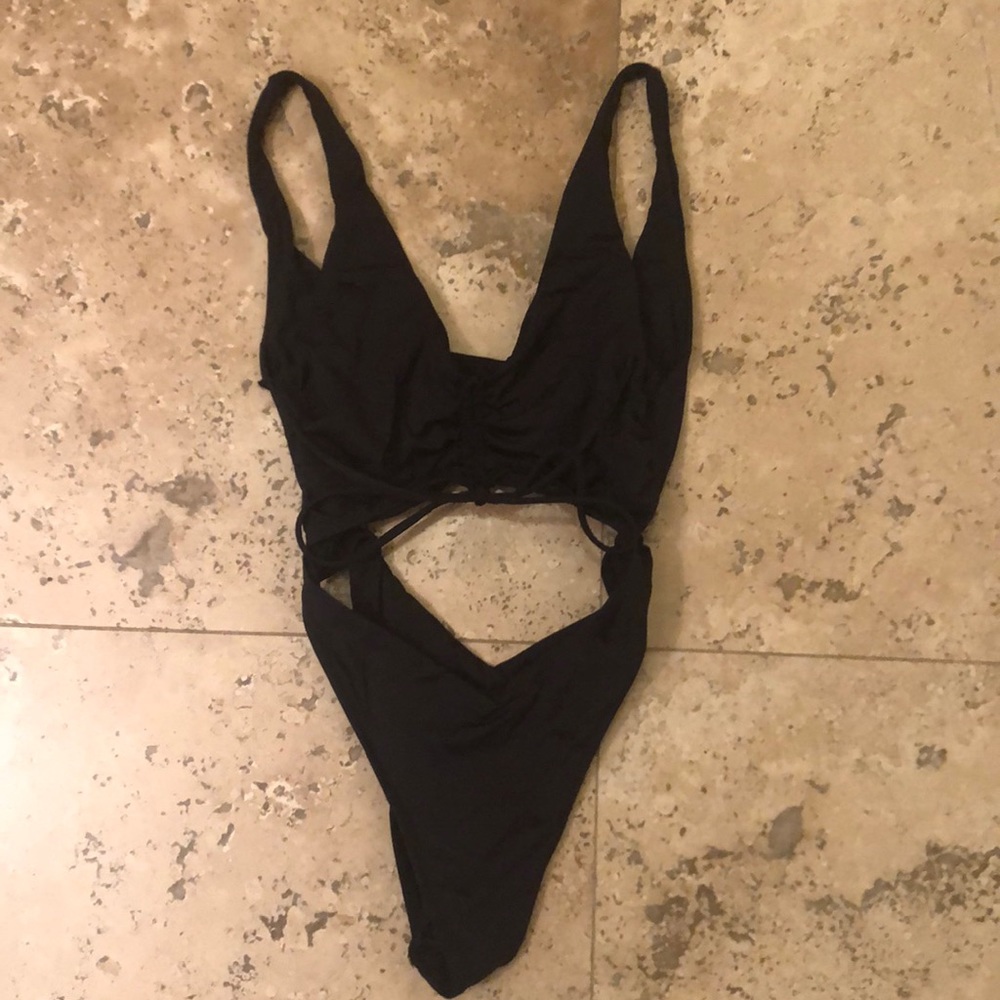 Frankie's Bikini Keyhole One-piece Black - Picture 4 of 6